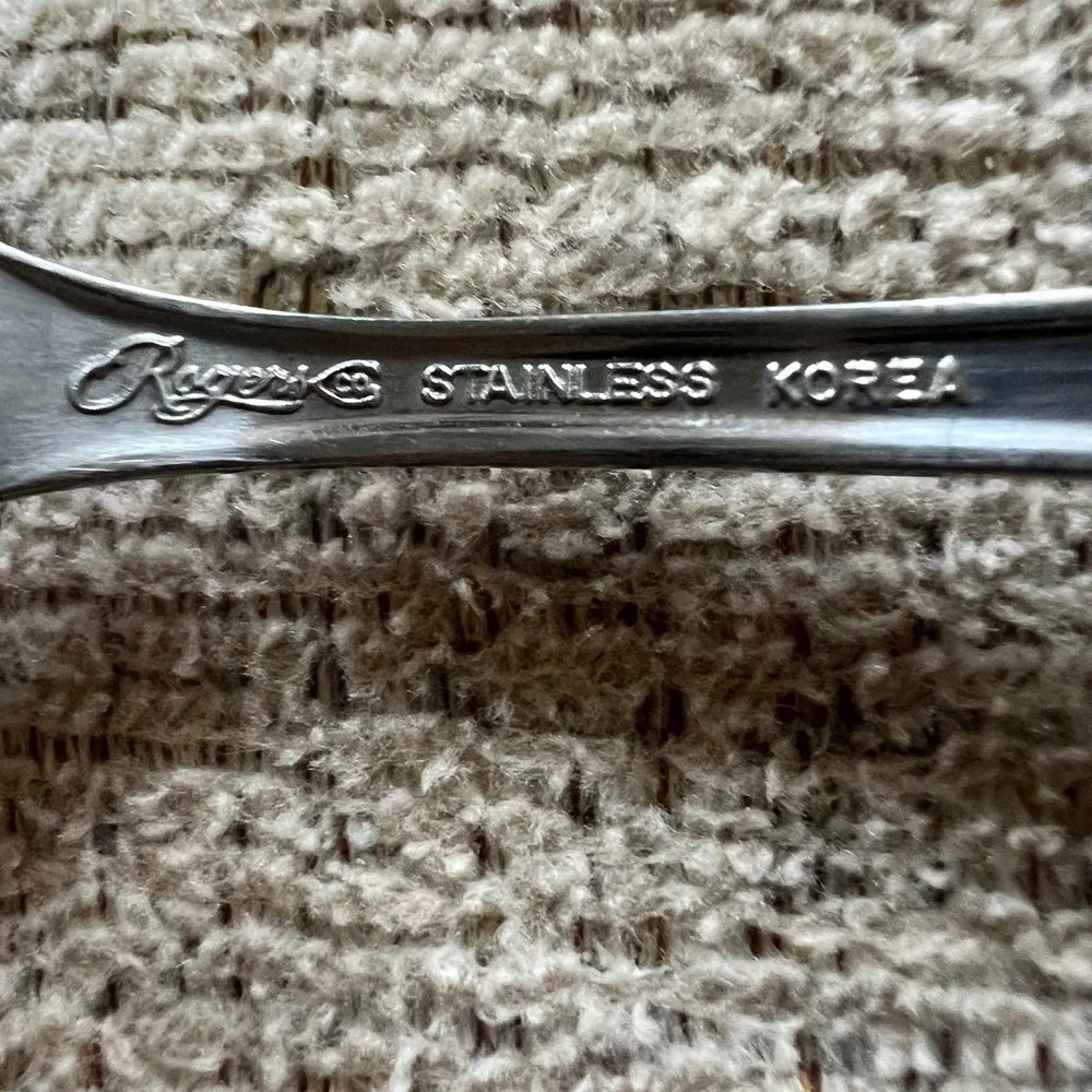 Rogers Stainless Korea Teaspoon Rose Floral Pattern Flatware‎ Silverware Spoon